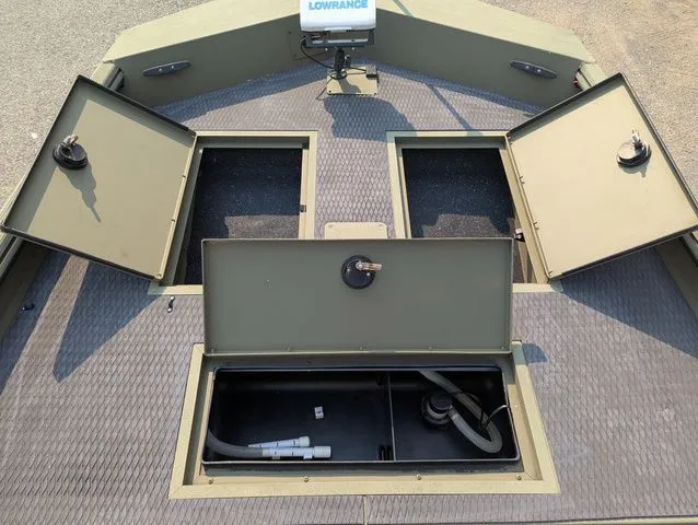 Slide: The Image of Lowe Roughneck 1860 2018 - 6