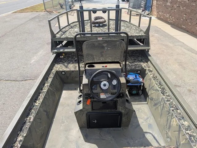 Slide: The Image of Tracker 1860 CC 2016 - 5