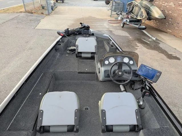 Slide: The Image of Triton TC-17 2008 - 5