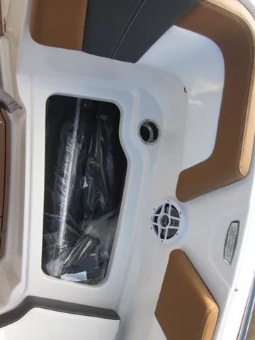 Slide: The Image of Chaparral 23 SSI SPORT 2026 - 14