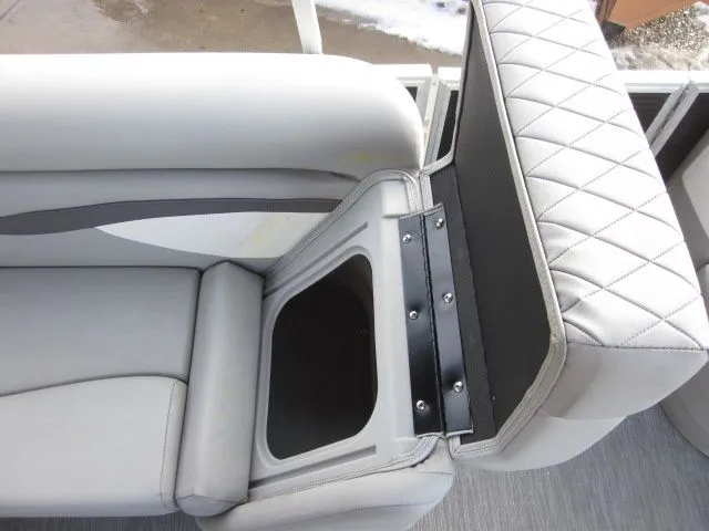 Slide: The Image of Bennington 18 L Series - 188 S 2022 - 11