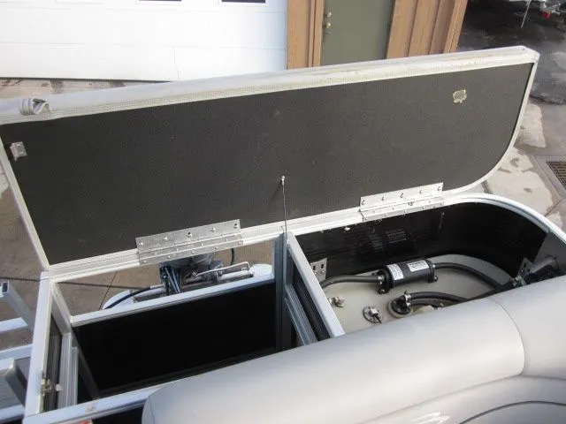 Slide: The Image of Bennington 18 L Series - 188 S 2022 - 14