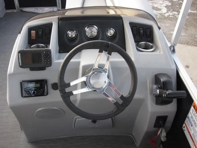 Slide: The Image of Bennington 18 L Series - 188 S 2022 - 17