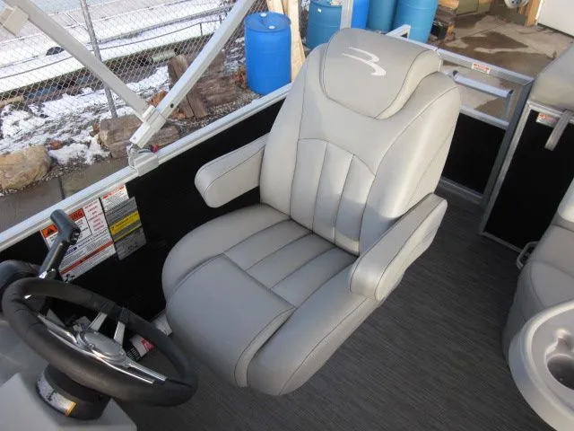 Slide: The Image of Bennington 18 L Series - 188 S 2022 - 18