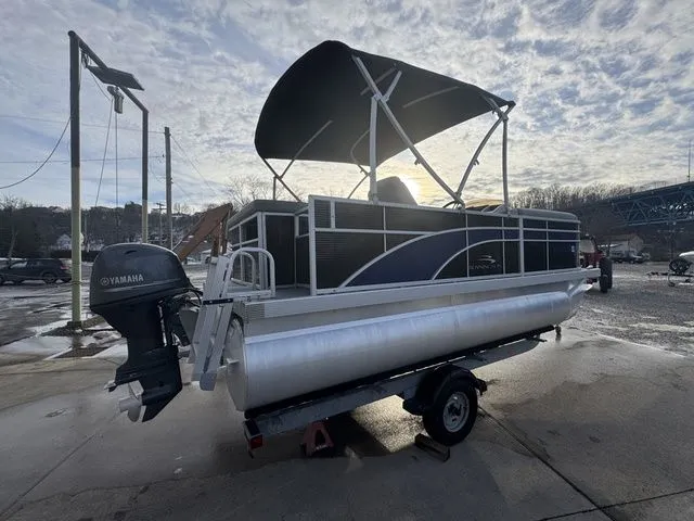 Slide: The Image of Bennington 18 L Series - 188 S 2022 - 20