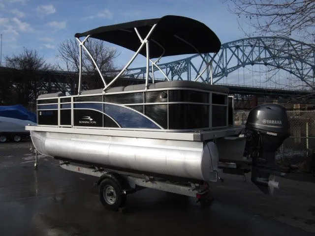 Slide: The Image of Bennington 18 L Series - 188 S 2022 - 3