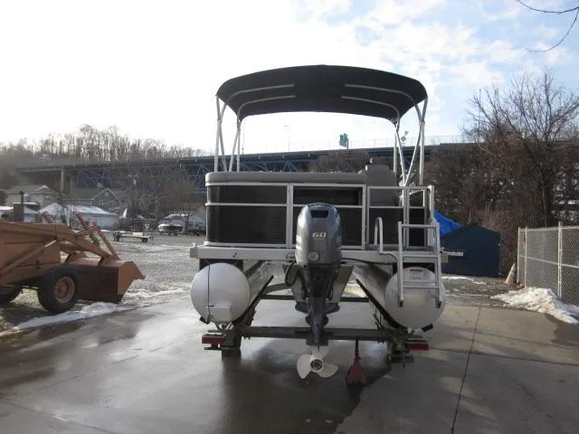 Slide: The Image of Bennington 18 L Series - 188 S 2022 - 4