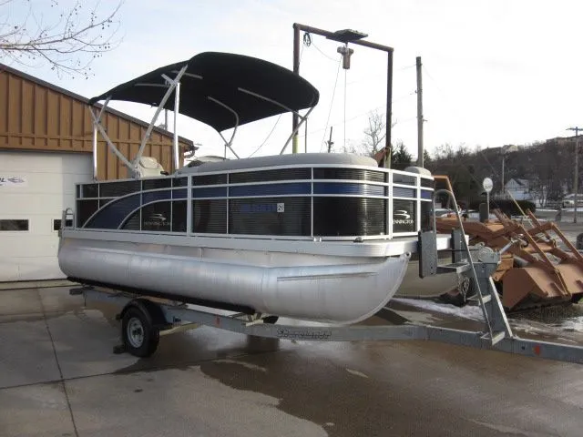 Slide: The Image of Bennington 18 L Series - 188 S 2022 - 5