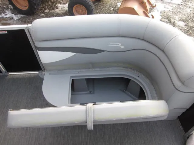 Slide: The Image of Bennington 18 L Series - 188 S 2022 - 8