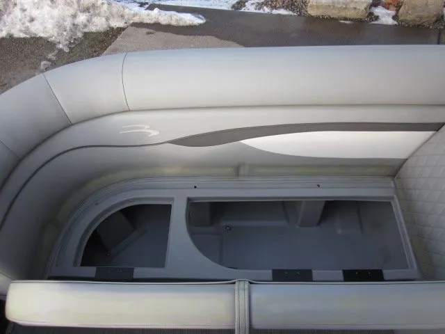 Slide: The Image of Bennington 18 L Series - 188 S 2022 - 9