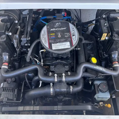 Slide: The Image of Crownline Boats 185 SS 2009 - 11