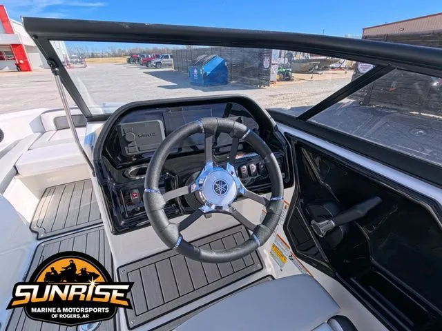 Slide: The Image of Yamaha 195S 2026 - 10