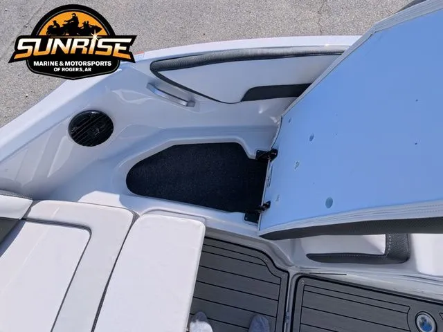 Slide: The Image of Yamaha 195S 2026 - 14