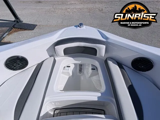 Slide: The Image of Yamaha 195S 2026 - 16