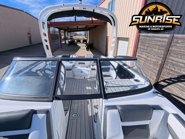 Slide: The Image of Yamaha 195S 2026 - 17