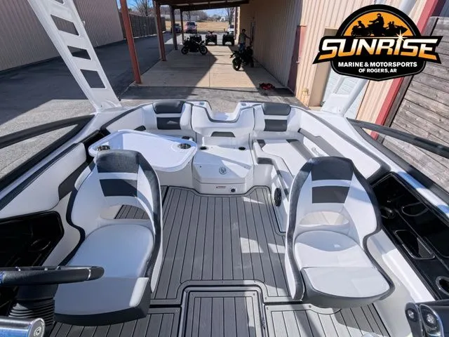 Slide: The Image of Yamaha 195S 2026 - 18