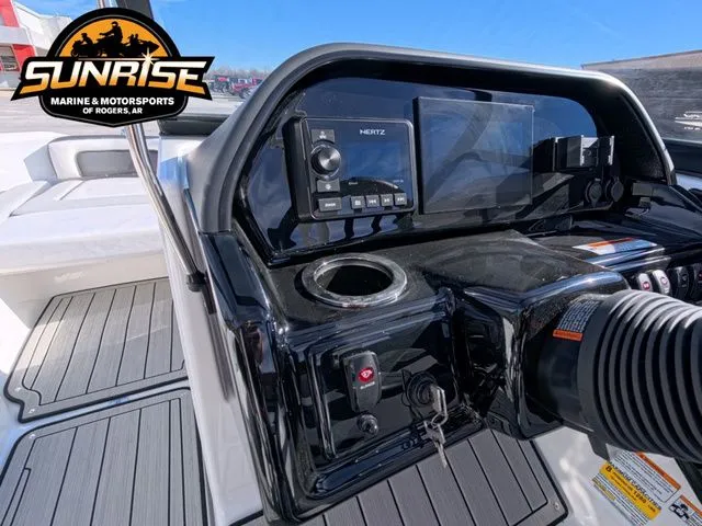 Slide: The Image of Yamaha 195S 2026 - 21