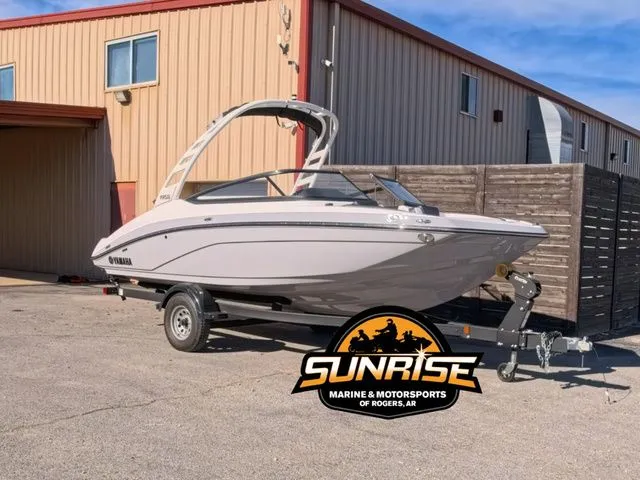 Slide: The Image of Yamaha 195S 2026 - 5