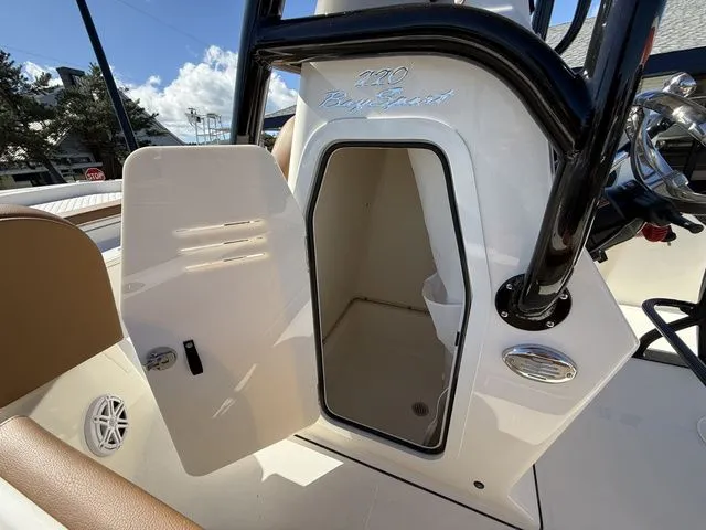 Slide: The Image of Pioneer 220 Bay Sport 2026 - 14