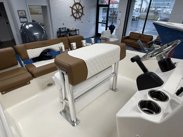 Slide: The Image of Pioneer 180 Islander 2026 - 10