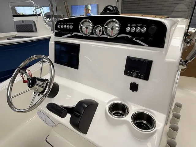 Slide: The Image of Pioneer 180 Islander 2026 - 12