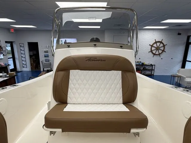 Slide: The Image of Pioneer 180 Islander 2026 - 17