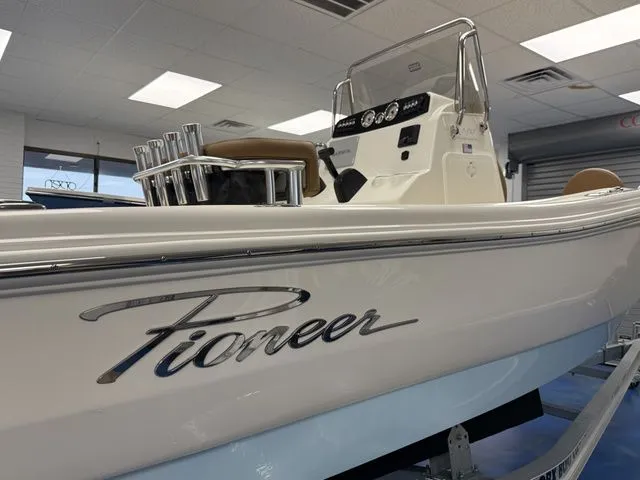 Slide: The Image of Pioneer 180 Islander 2026 - 6