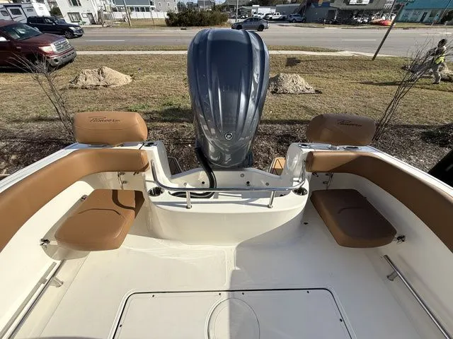 Slide: The Image of Pioneer 222 Sportfish 2026 - 6