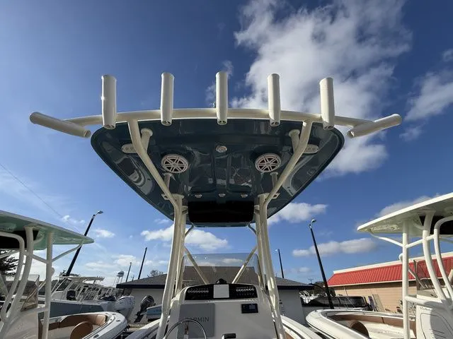 Slide: The Image of Pioneer 222 Sportfish 2026 - 8