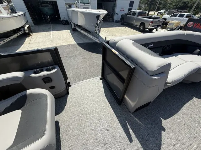 Slide: The Image of Barletta Aria A22QC 2026 - 10