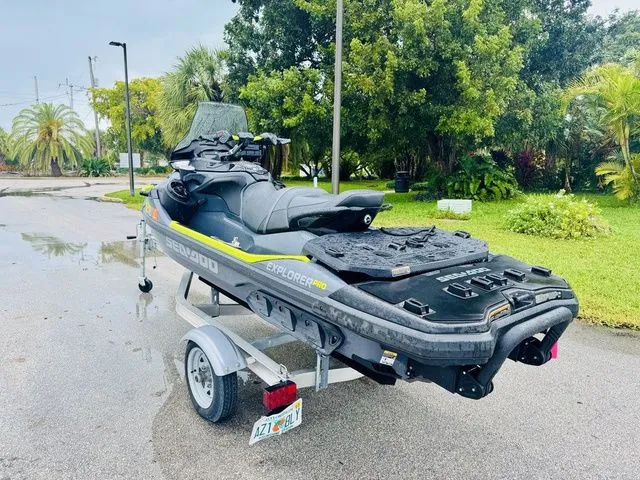 Slide: The Image of Sea-Doo EXPLORER PRO 170 TECH 2023 - 3