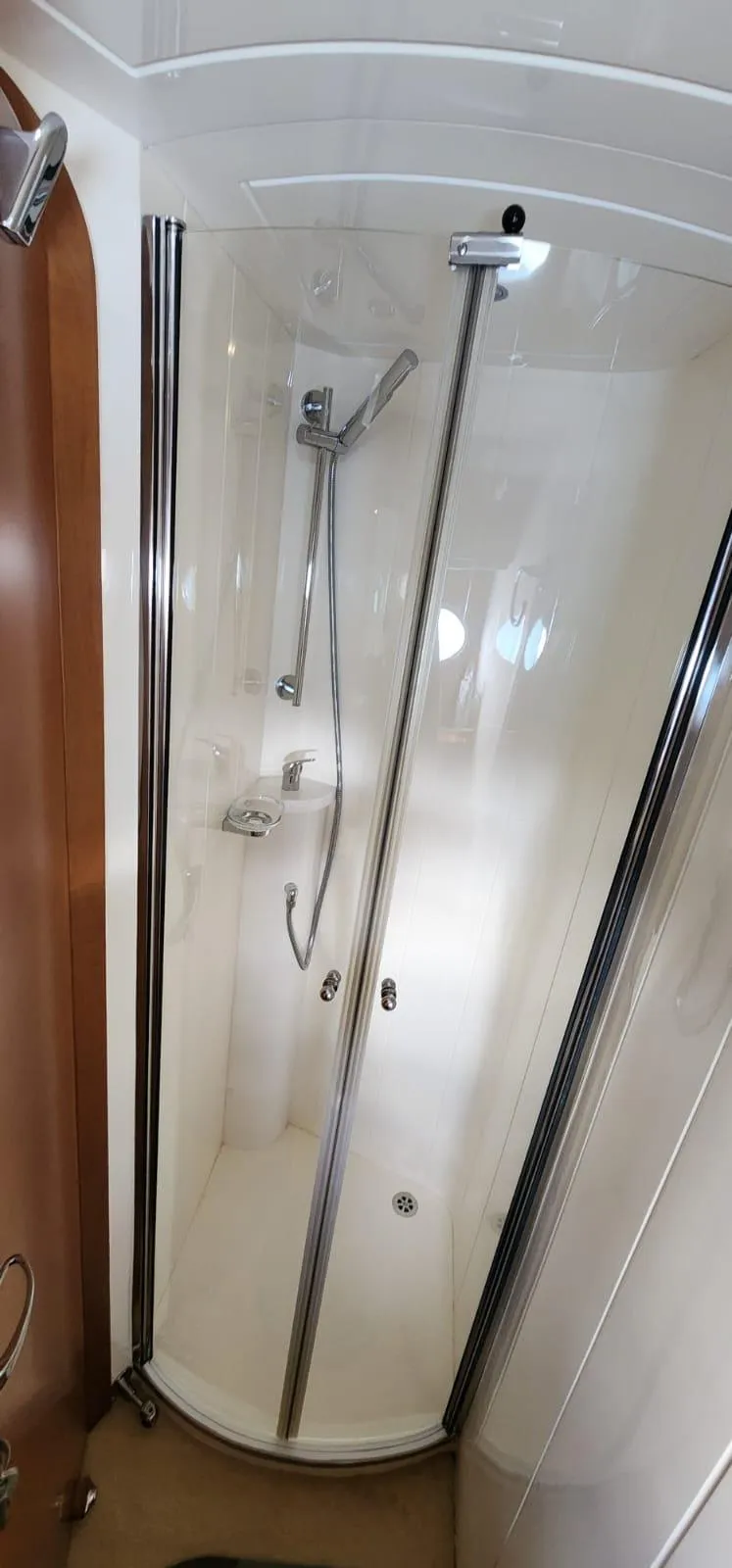 Slide: The Image of Shower cabin in 2007 Uniesse 54 Sport yacht - 18