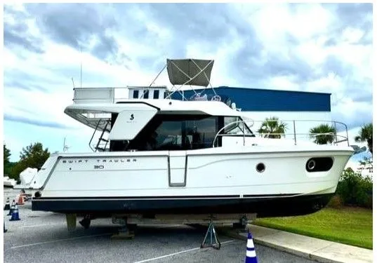 Slide: The Image of Beneteau Swift Trawler 30 2016 - 38