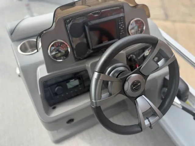 Slide: The Image of Avalon Venture 85 Rear Fish - 21' 2026 - 13