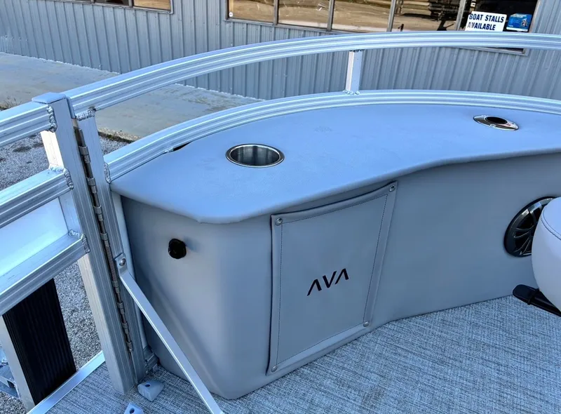 Slide: The Image of Avalon Venture 85 Quad Fish - 21' 2026 - 14