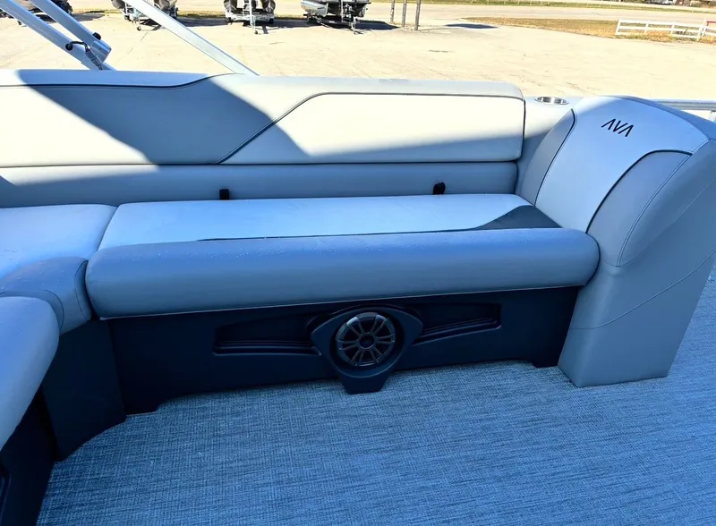 Slide: The Image of Avalon Venture 85 Quad Fish - 21' 2026 - 17