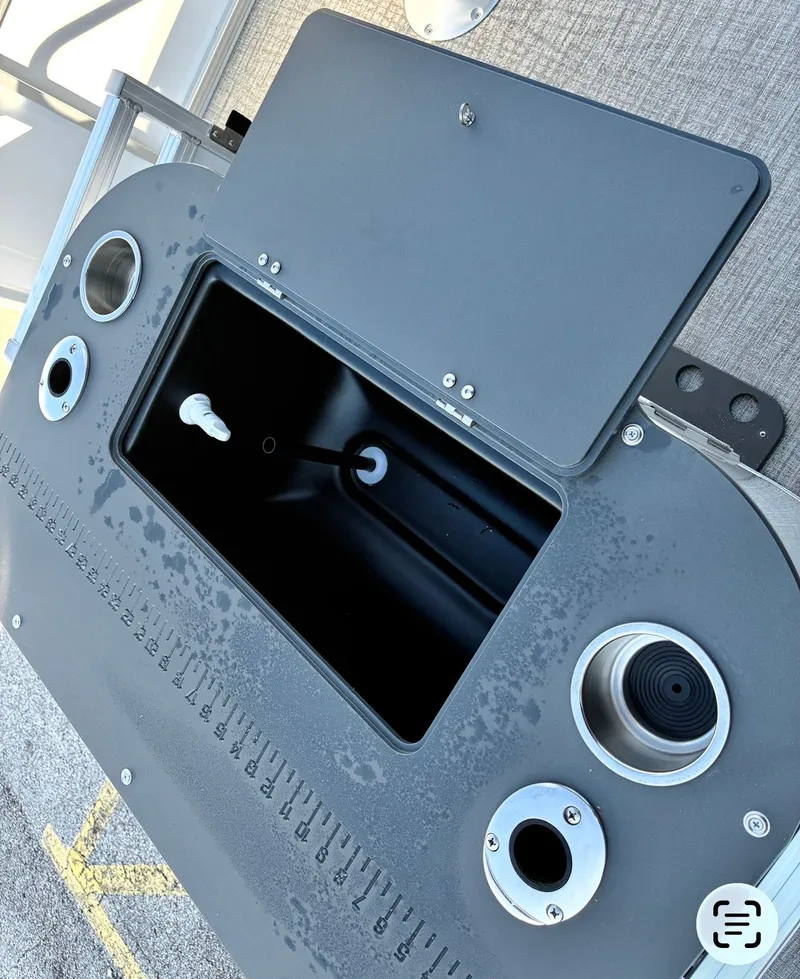 Slide: The Image of Avalon Venture 85 Quad Fish - 21' 2026 - 20