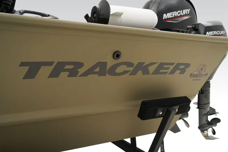 Slide: The Image of Tracker Grizzly 2072 CC Sportsman Kicker 2025 - 80