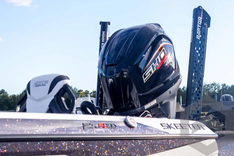 Slide: The Image of 2026 Skeeter FXR21 FLEX boat with Yamaha SHO engine, featuring Minn Kota and Raptor accessories. - 13