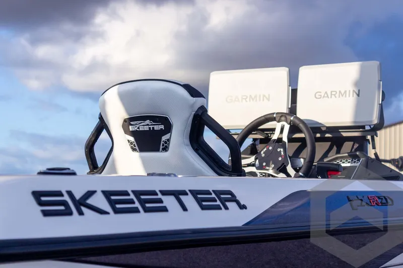 Slide: The Image of 2026 Skeeter FXR21 FLEX boat with Garmin displays and sleek design. - 18