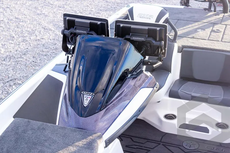 Slide: The Image of 2026 Skeeter FXR21 FLEX boat with dual Garmin displays and sleek design. - 37