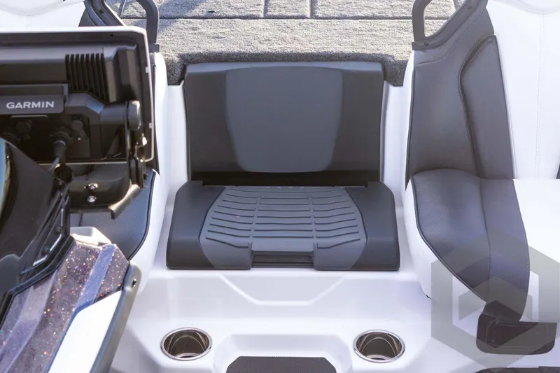 Slide: The Image of 2026 Skeeter FXR21 FLEX boat interior with Garmin device and seating area. - 39