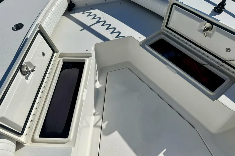 Slide: The Image of 2006 Regulator 29 Forward Seating boat with open storage compartments. - 31