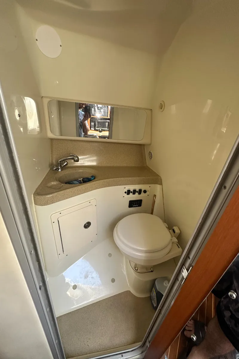 Slide: The Image of 2007 Hydra-Sports Vector 3300 VX boat bathroom with sink and toilet. - 32