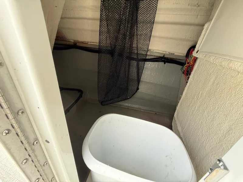 Slide: The Image of Crownline Boats 285SS 2016 - 16