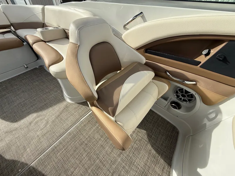 Slide: The Image of Crownline Boats 285SS 2016 - 23