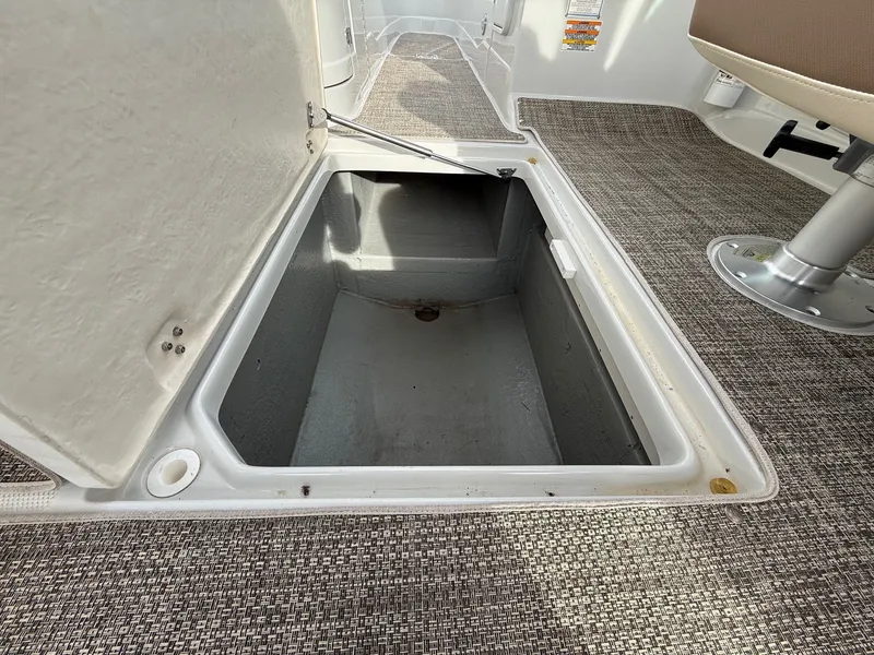 Slide: The Image of Crownline Boats 285SS 2016 - 27