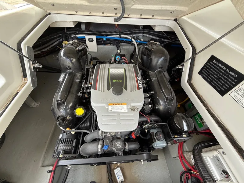 Slide: The Image of Crownline Boats 285SS 2016 - 29