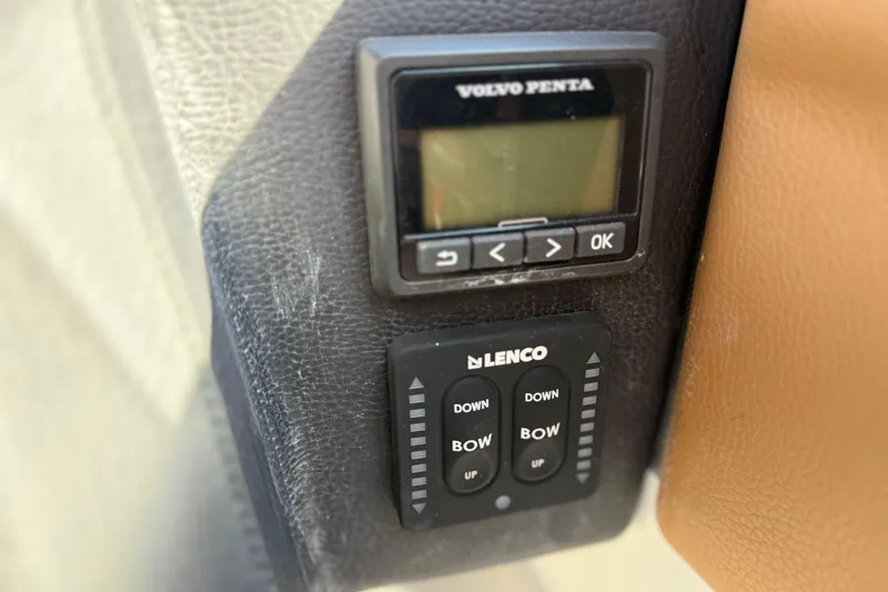 Slide: The Image of Control panel with Volvo Penta and Lenco buttons in 2025 Cobalt R8. - 15