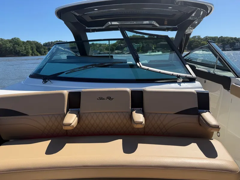 Slide: The Image of Sea Ray SLX 360 Outboard 2026 - 11